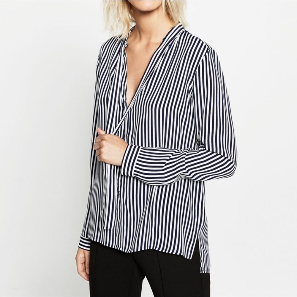 ⚡️SALE⚡️ Zara Navy & White Stripe Top